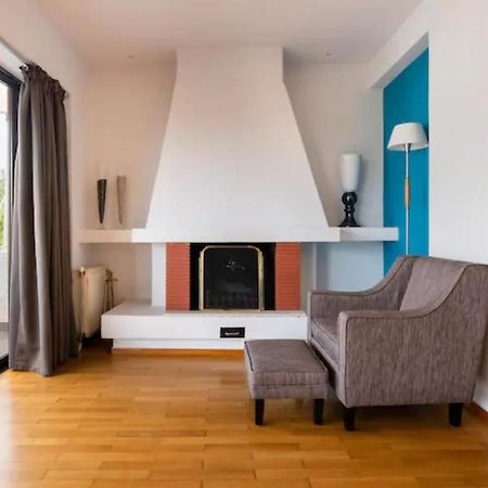 Βright Walled Designed Apt In Glyfada Center เอเธนส์ ภายนอก รูปภาพ