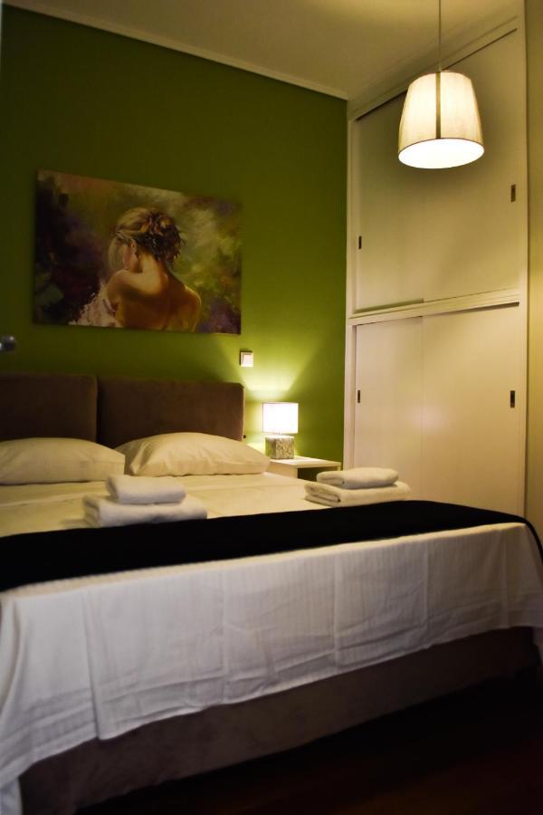 Βright Walled Designed Apt In Glyfada Center เอเธนส์ ภายนอก รูปภาพ