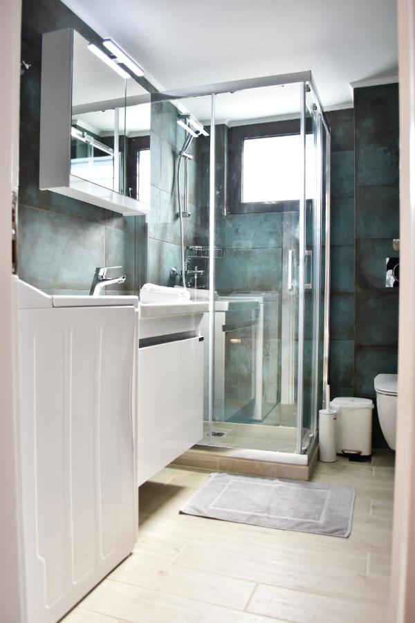 Βright Walled Designed Apt In Glyfada Center เอเธนส์ ภายนอก รูปภาพ