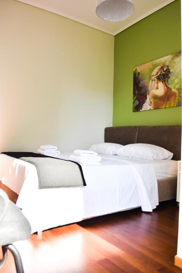 Βright Walled Designed Apt In Glyfada Center เอเธนส์ ภายนอก รูปภาพ