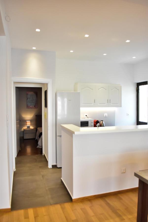 Βright Walled Designed Apt In Glyfada Center เอเธนส์ ภายนอก รูปภาพ