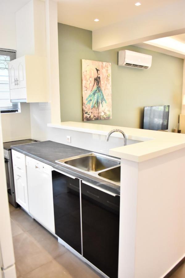Βright Walled Designed Apt In Glyfada Center เอเธนส์ ภายนอก รูปภาพ