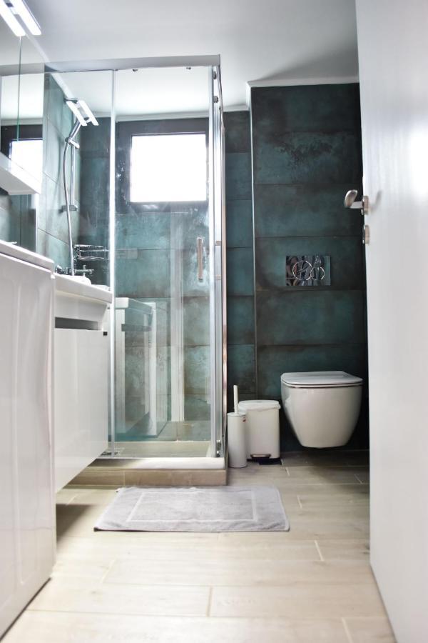 Βright Walled Designed Apt In Glyfada Center เอเธนส์ ภายนอก รูปภาพ