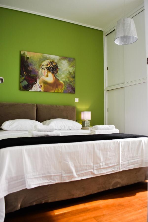 Βright Walled Designed Apt In Glyfada Center เอเธนส์ ภายนอก รูปภาพ