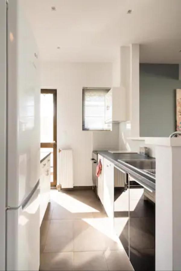Βright Walled Designed Apt In Glyfada Center เอเธนส์ ภายนอก รูปภาพ
